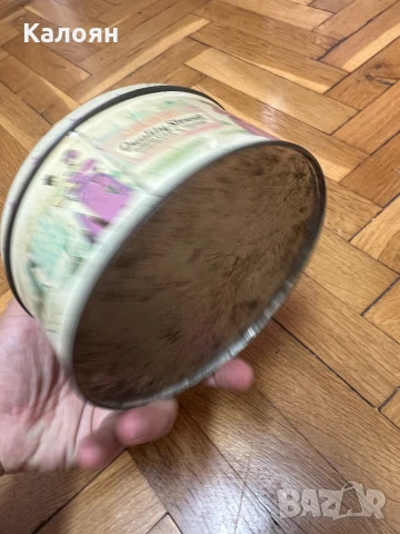 Метална кутия от английски бисквити, снимка 5 - Антикварни и старинни предмети - 50601062