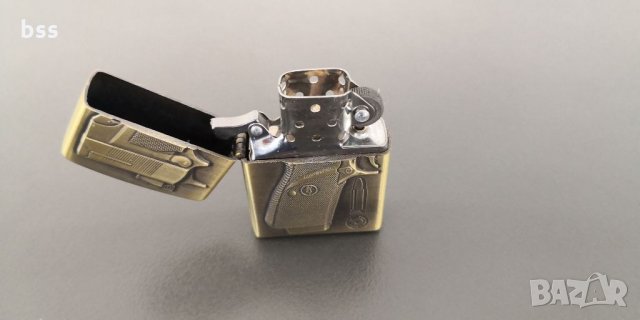 Бензинова запалка с релефна гравюра - дръжка на пистолет., снимка 3 - Запалки - 32348846