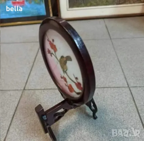 Китайска ръчно изработена двустранна копринена бродерия с цветя ,красива дървена поставка, снимка 5 - Антикварни и старинни предмети - 48413638