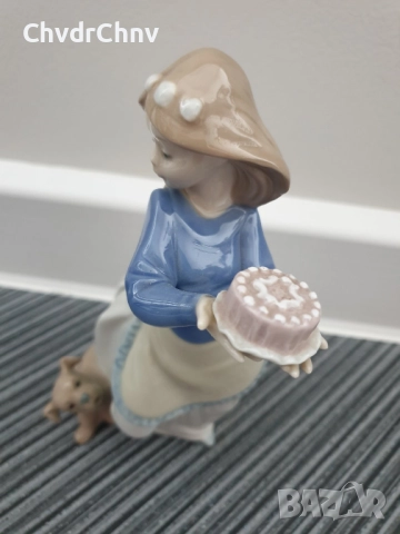 NAO Lladro статуетка 19см/НАО ЛАДРО испанска порцеланова фигура/момиче с торта и куче, снимка 7 - Статуетки - 51500261