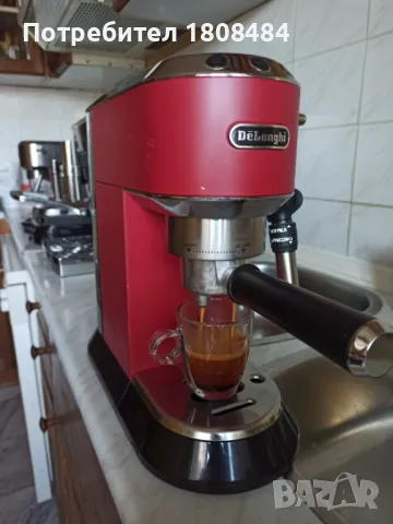Кафемашина Делонги Дедика с ръкохватка с крема диск, работи отлично и прави хубаво кафе с каймак , снимка 4 - Кафемашини - 47526169