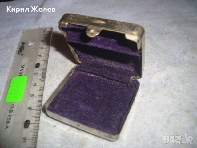 СТАРИННА МЕТАЛНА КУТИЙКА за БИЖУТА или ДРУГО с ПЛЮШ ОТВЪТРЕ РЯДКА ИЗРАБОТКА 30954