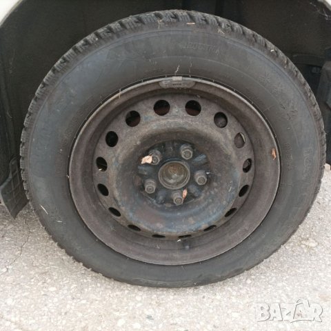 Оригинални метални джанти Тойота Аурис 2009 година зимни гуми Тигър 185/60/15, снимка 5 - Гуми и джанти - 43943942