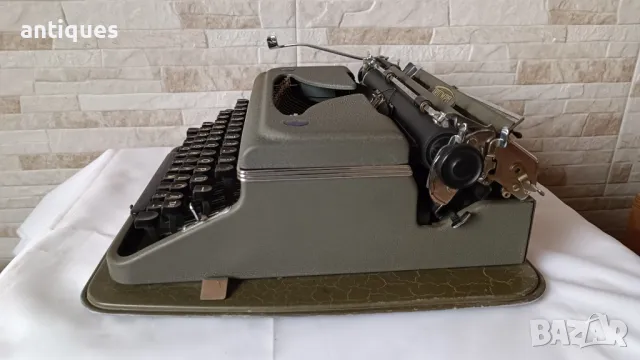 Стара пишеща машина TRIUMPH Perfekt - Germany - 1940" година, снимка 8 - Антикварни и старинни предмети - 50068408