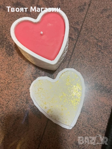 Ръчно изработен Подарък Сърце от Акрилна Смола със Соев Восък – Бяло със Златист акцент, снимка 9 - Ръчно изработени сувенири - 52908214
