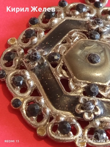 ВИНТИДЖ МЕДАЛЬОН ИНКРУСТИРАН с ЧЕРНИ КРИСТАЛИ ШЕСТОЪГЪЛНА ФОРМА 50716, снимка 3 - Колиета, медальони, синджири - 52502719