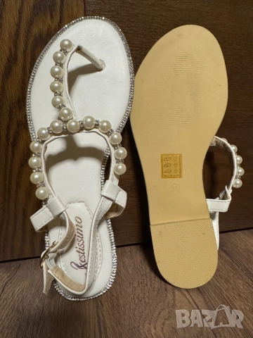 Сандали с камъни и перли, 38 номер, Нови, снимка 5 - Сандали - 51705414