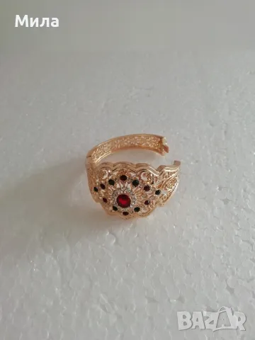 Дамска гривна, златиста с камъчета, снимка 6 - Гривни - 49013938