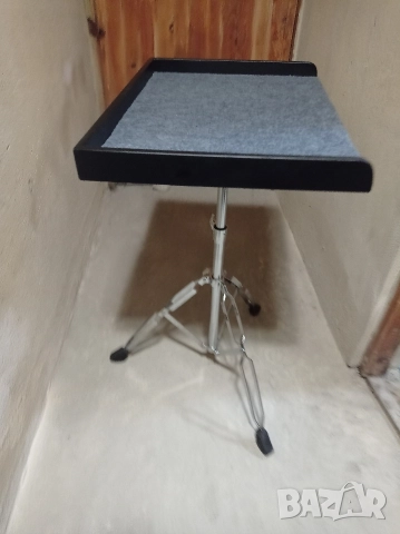 маса за перкусионни инструменти и други сценични атрибути, диджей,лаптоп и т.н., снимка 2 - Ударни инструменти - 52722305