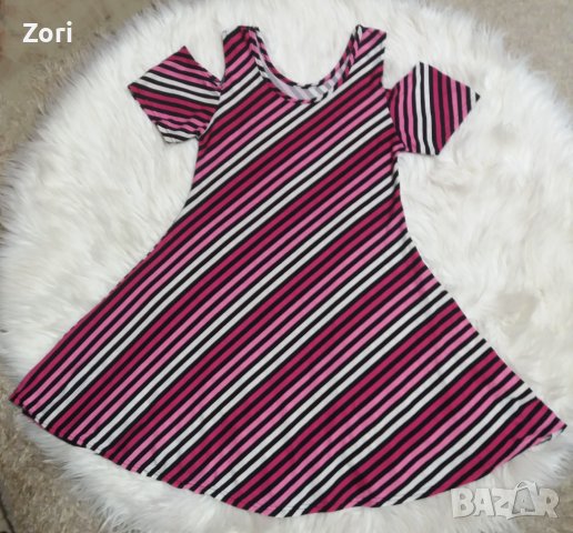 Кукленска рокля в розово-цикламени цветове с ръкавче и отворени рамене , снимка 1