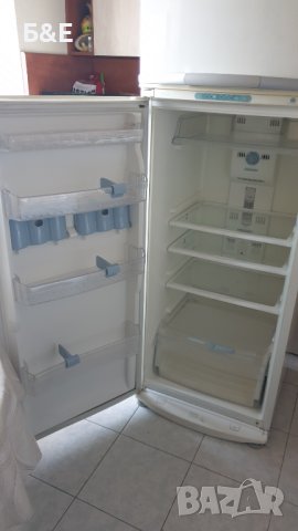 Продавам голям Хладилник WHIRLPOOL ARG 773 с горна камера - NO FROST, снимка 14 - Хладилници - 44015970