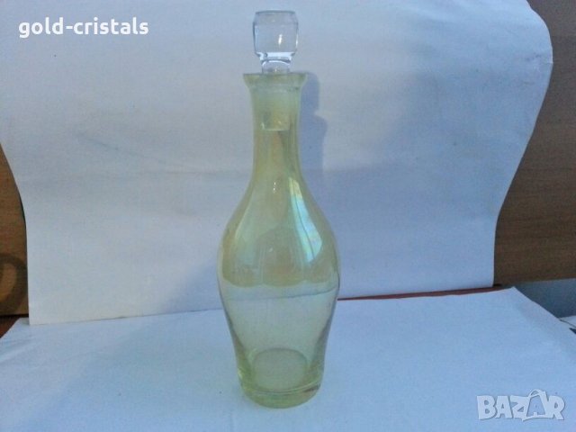 Стъклена гарафа и чашки цветно стъкло