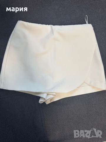 Нови пола/панталонки Zara M