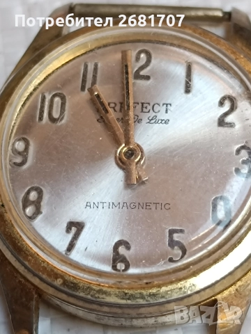 позлатен дамски часовник Refest, снимка 2 - Дамски - 52966684