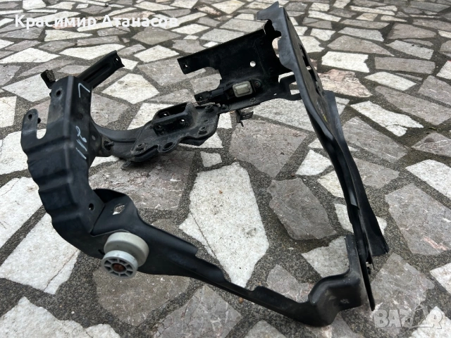 Държач за фар ляв за Мерцедес Е-класа W211. Седан комби. 2002-2008г, снимка 4 - Части - 53217435