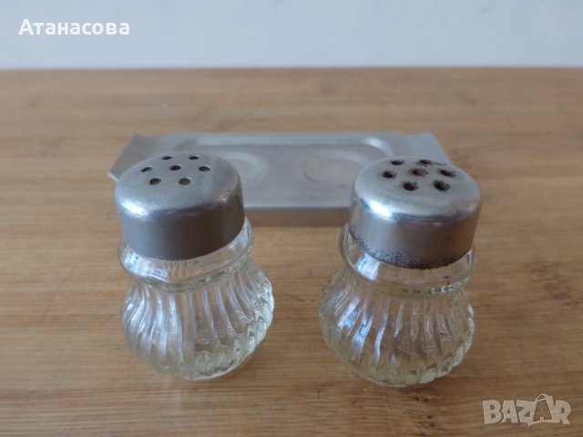 Комплект солница и пиперница с метална поставка, снимка 3 - Аксесоари за кухня - 43996895