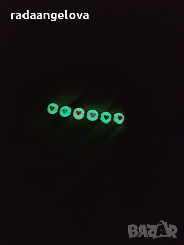 Гривна с флуоресцентни мъниста , снимка 2 - Гривни - 33238122