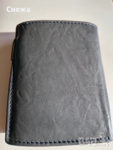 Reebok Division с RFID защита малък вертикален портфейл, снимка 14 - Портфейли, портмонета - 50506624