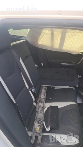 Продава се Volvo v60 2011г. 2.4 мотор 215 коня, снимка 8 - Автомобили и джипове - 52945257