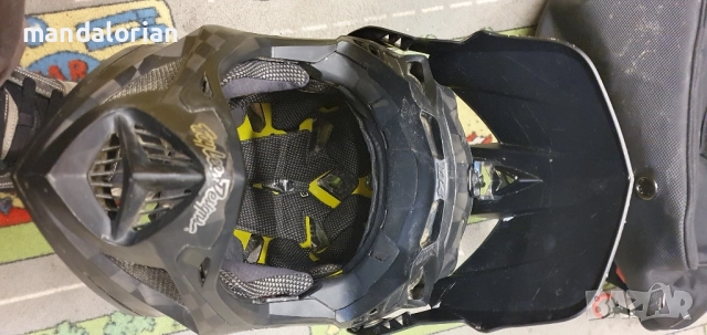 каска D4 CARBON HELMET W/MIPS STEALTH BLACK / SILVER size L Troy lee designs TLD, снимка 8 - Велосипеди - 52416396