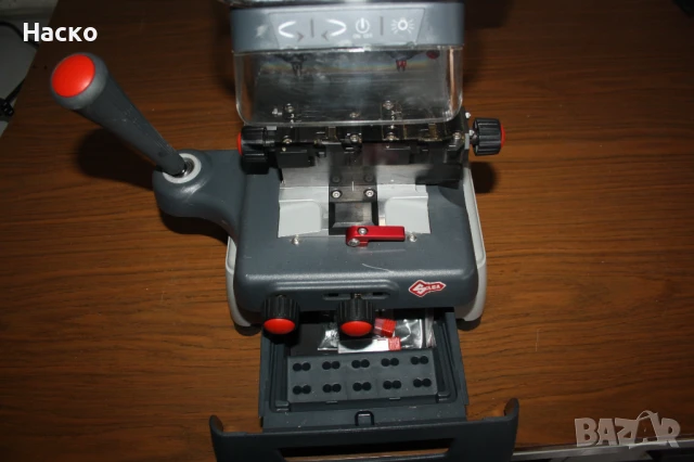 ямкова ключарска машина Silca Matrix Evo S, снимка 5 - Други машини и части - 50617718