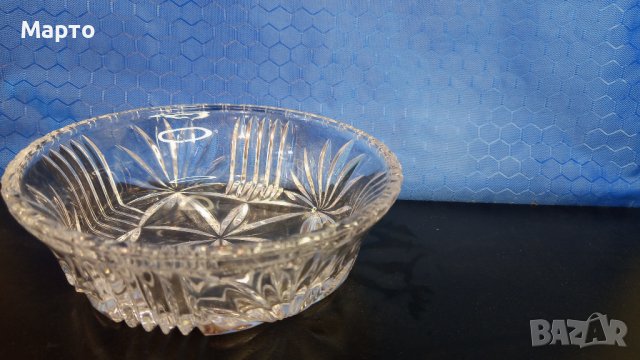 Дви кристални кръгли бонбониери от един лот, различни, снимка 5 - Прибори за хранене, готвене и сервиране - 43818503