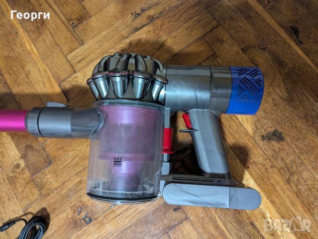 Добра и почистена Dyson V6 прахосмукачка с читава батерия и аксесоари, снимка 5 - Прахосмукачки - 52776402