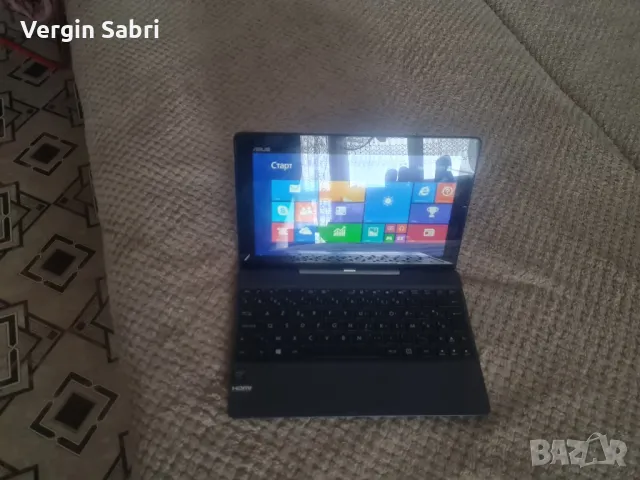 Asus лаптоп-таблет 10-инчов 