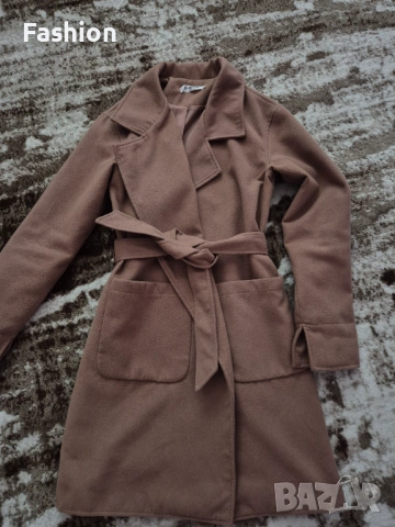 Дамско бежово палто