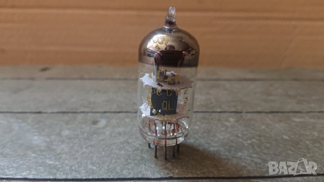 Радиолампа TESLA ECC82. 