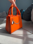 Дамска оранжева чанта, снимка 1 - Чанти - 44909849