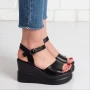 Дамски лвтни сандали в черно на платформа , снимка 1