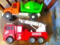 Две пластмасови камиончета пожарна и бетоновоз, снимка 2