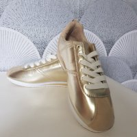 Нови златисти обувки PiazzaItalia, снимка 1 - Дамски ежедневни обувки - 28916271