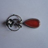 Уникален сребърен медальон висулка с кехлибар , снимка 1 - Колиета, медальони, синджири - 39950657