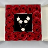Романтична кутия с червени рози , снимка 2 - Романтични подаръци - 44105115