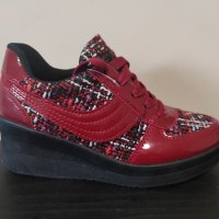Дамски спортни обувки на платформа, снимка 1 - Дамски ежедневни обувки - 44033910