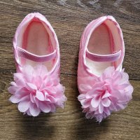Невероятни сатенени буйки за момиченце 15 - 16 номер, снимка 2 - Бебешки обувки - 32866702