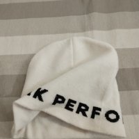 peak performance - страхотна зимна шапка , снимка 2 - Шапки - 43217198