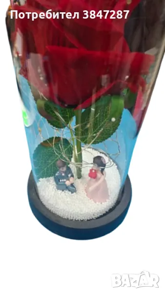 Вечна роза в стъкленица с LED осветление и влюбени фигурки, снимка 1