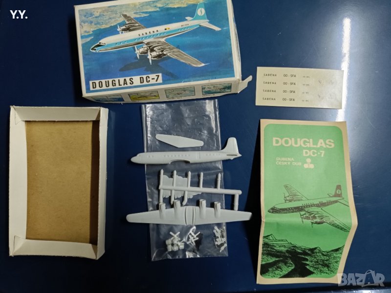 Модел на пътнически самолет Douglas DC-7 ,за сглобяване, снимка 1