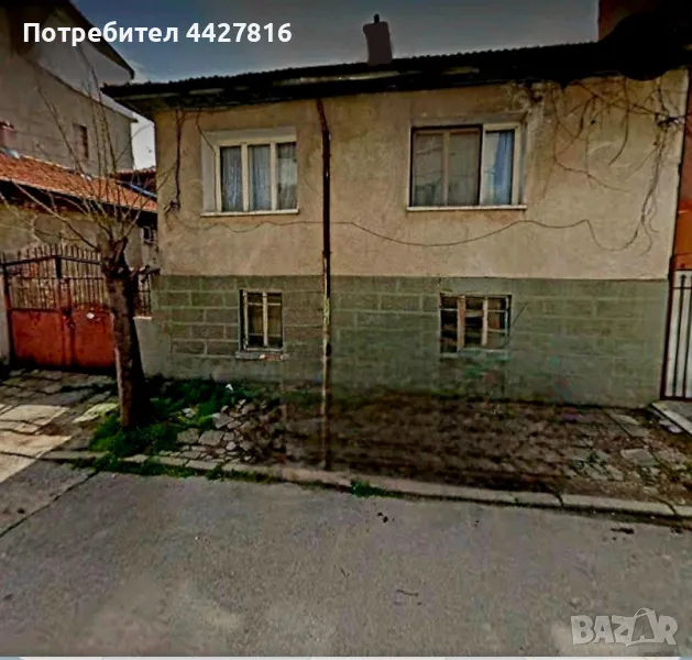 Двуетажна къща с двор , снимка 1