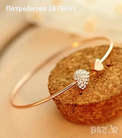 Отворена гривна със златно покритие във формата на сърце с кристали, снимка 2 - Гривни - 48287519