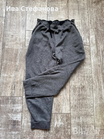 Нов оригинален марков ватиран сив спортен панталон Nike nike Найк , снимка 3 - Спортни дрехи, екипи - 46576912