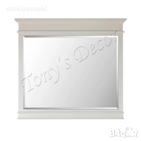 Огледало с дървена рамка