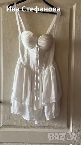  бяла кокетна кукленска нежна женствена романтична парти официална коктейлна рокля бюстие корсет 