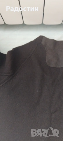 Пуловера е оригинален.STONE ISLAND .100лв