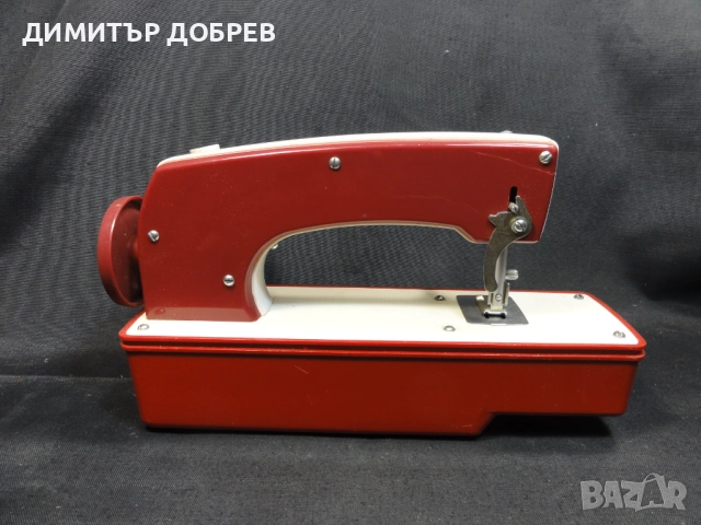 СТАРА РЕТРО СОЦ СССР МЕХАНИЧНА ИГРАЧКА ШЕВНА МАШИНА, снимка 4 - Колекции - 51932836