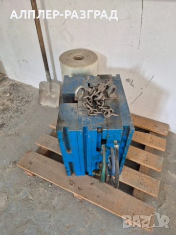 Работеща линия за пластмасови кутии за сирене - Krauss Maffei!!!, снимка 3 - Друго търговско оборудване - 51580978