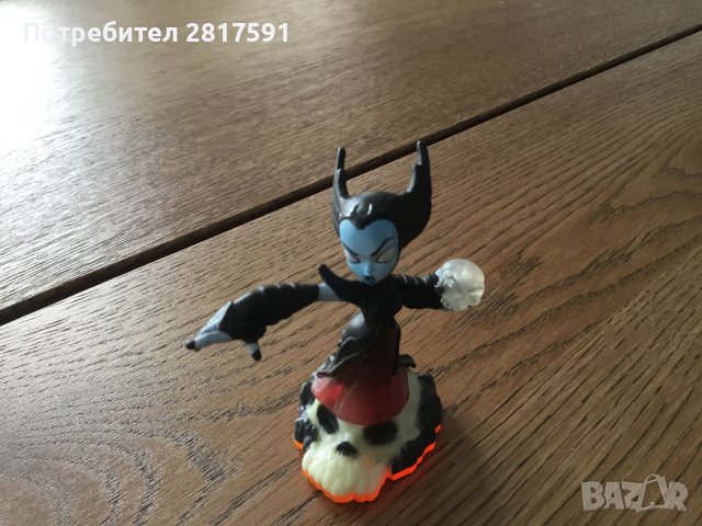 Скайландър Skylanders Giants - Hex light Core, снимка 2 - Колекции - 43227484